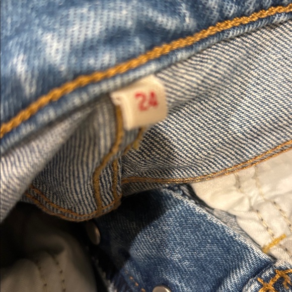 Levi’s capris size 24 - Picture 8 of 9